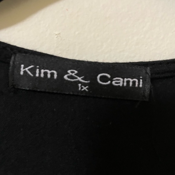 Kim and Cami V-Neck Tie Top with Mother of Pearl Buttons - 1X - Picture 4 of 5